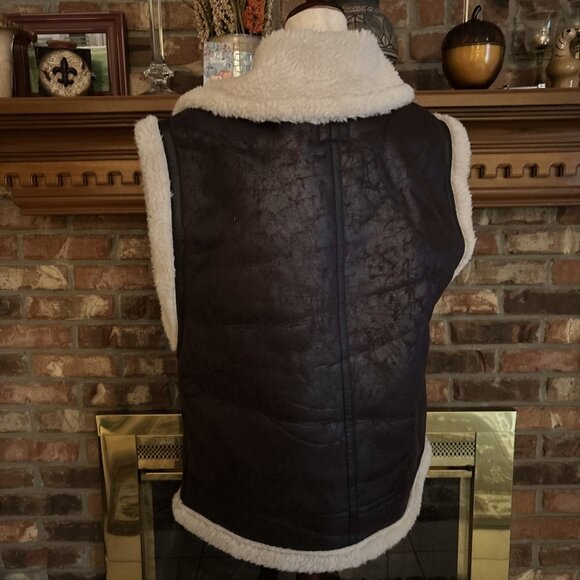 offline by aerie Heavy Brown Faux Leather Sherpa Vest Size Large - Picture 3 of 9